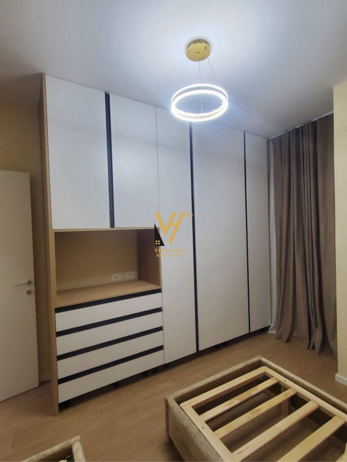 2+1+2+2BLK ME QERA TE LIQENI I THATE 1.300 EURO