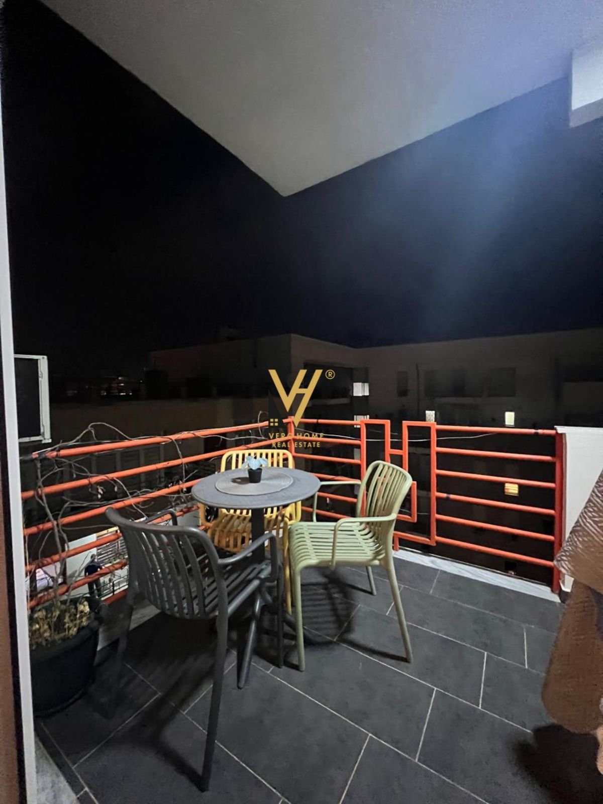 1+1+BLK ME QIRA NE QENDER 700 EURO