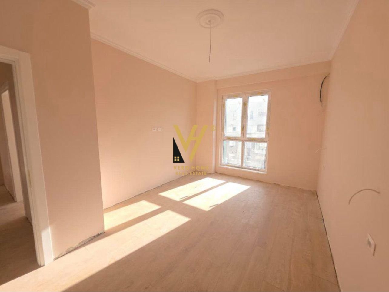 2+1+2 ME QIRA TE KOMUNA E PARISIT 1.100 EURO