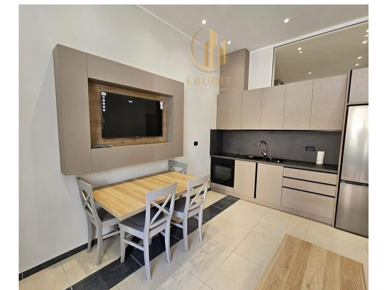 🏝️ Jepet me qira apartament Lungomare, Vlorë (Nën