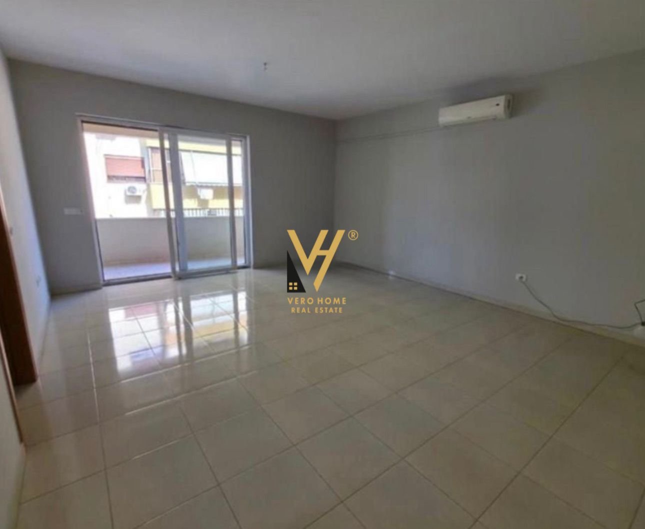 ZYRË 120 M2 ME QIRA RRUGA E BOGDANEVE 1.100 EURO