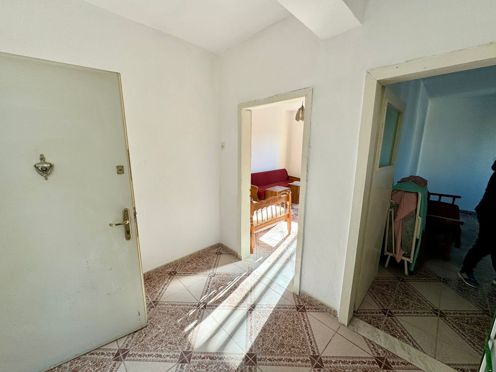 Shitet 2+1 afer stadiumit Kavaje