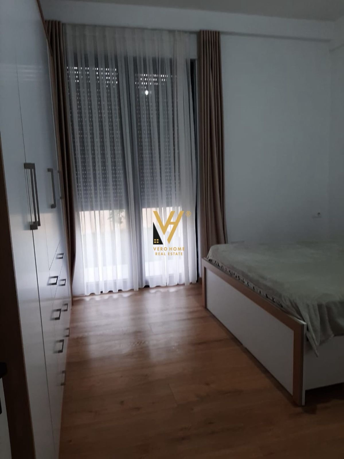 1+1+BLK ME QERA NE LUNDER 450 EURO