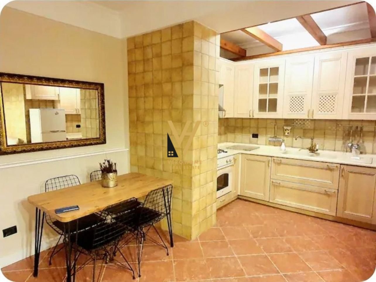 1+1 DHE GARSIONERE NE QENDER 315.000 EURO