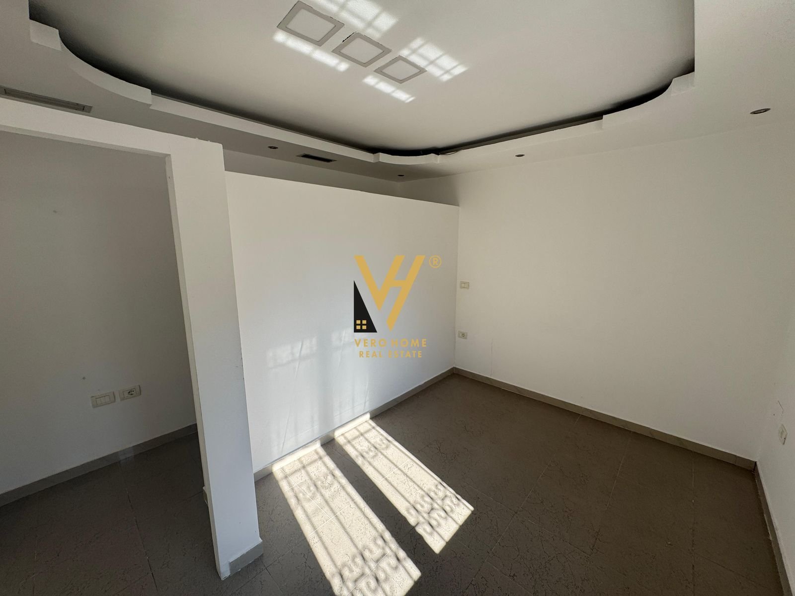 ZYRE 100 M2 ME QIRA TE MINE PEZA 800 EURO