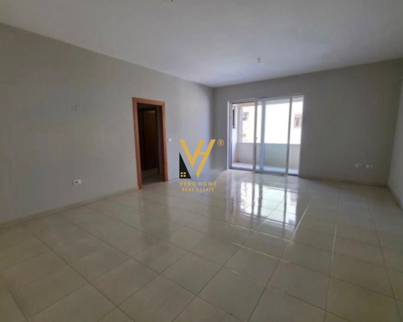 ZYRË 120 M2 ME QIRA RRUGA E BOGDANEVE 1.100 EURO