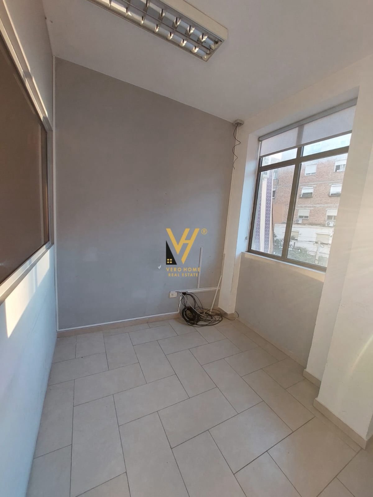 ZYRE 350 M2 ME QERA TE RRUGA PJETER BUDI 3.000 EUR