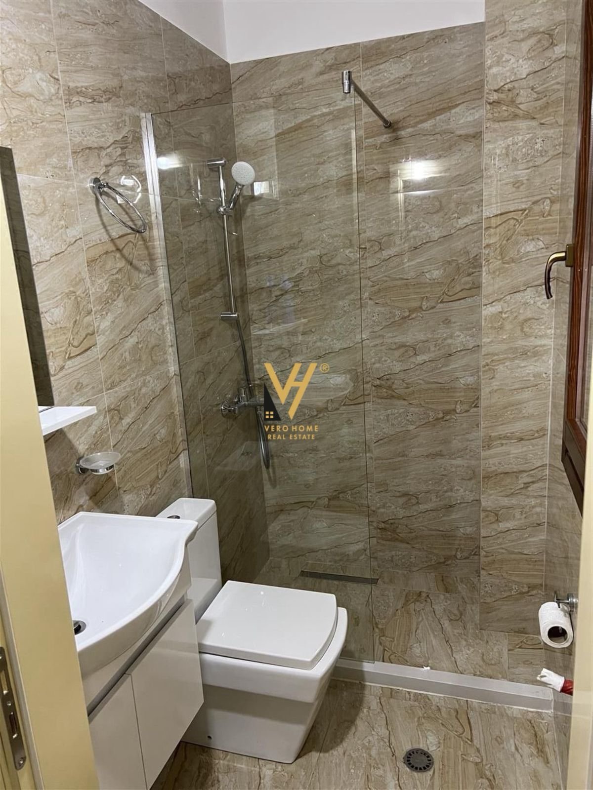 2+1+2+BLK ME QIRA TE KOPSHTI BOTANIK 800 EURO