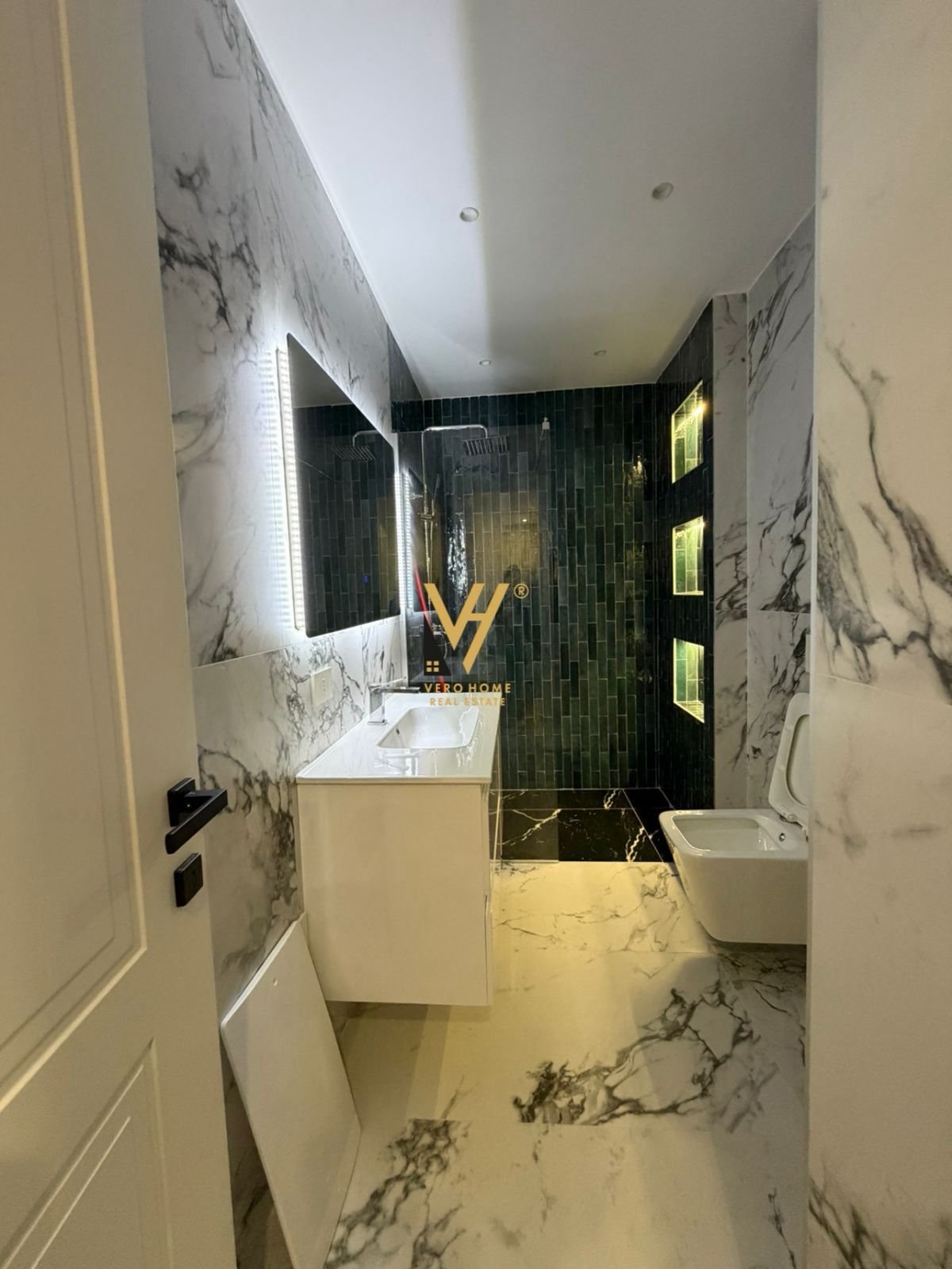 2+1 ME QIRA TE MINE PEZA 1.600 EURO