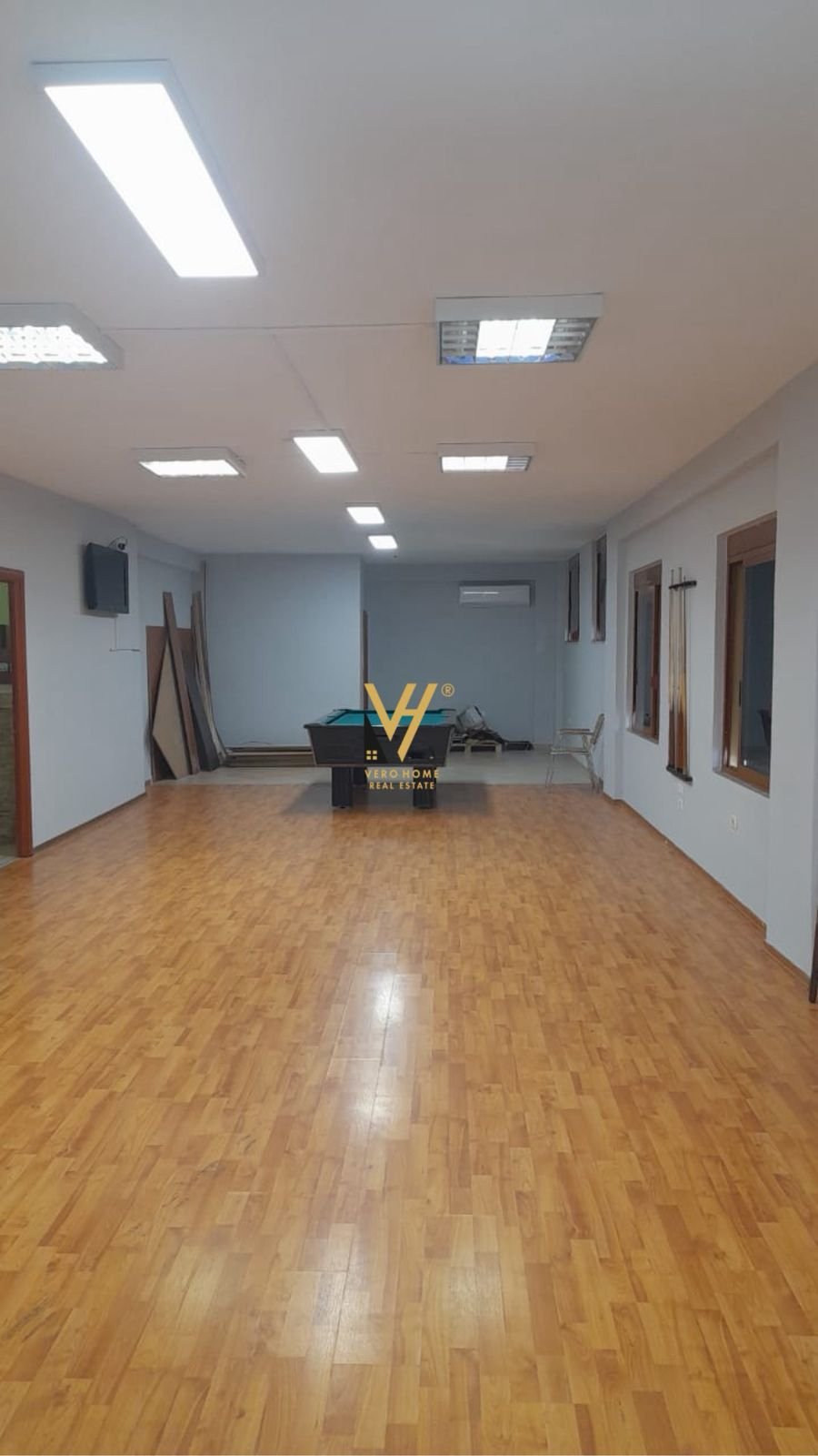 AMBIENT 200 M2 TE KODRA E DIELLIT 1.400 EURO