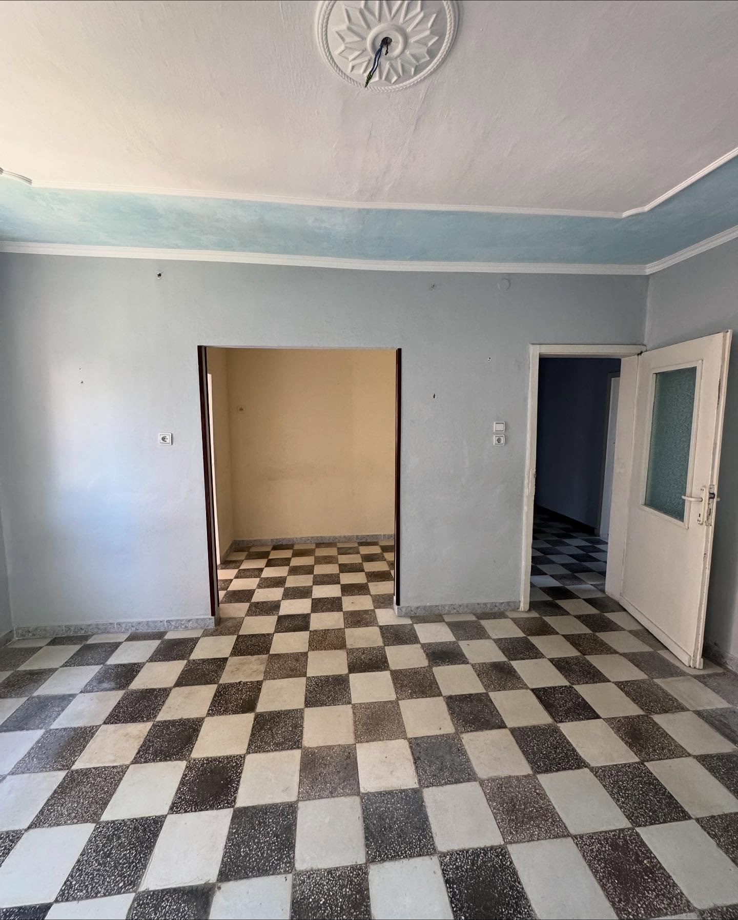 💥Shitet apartament 1+1 ne qender,Kavaje💥