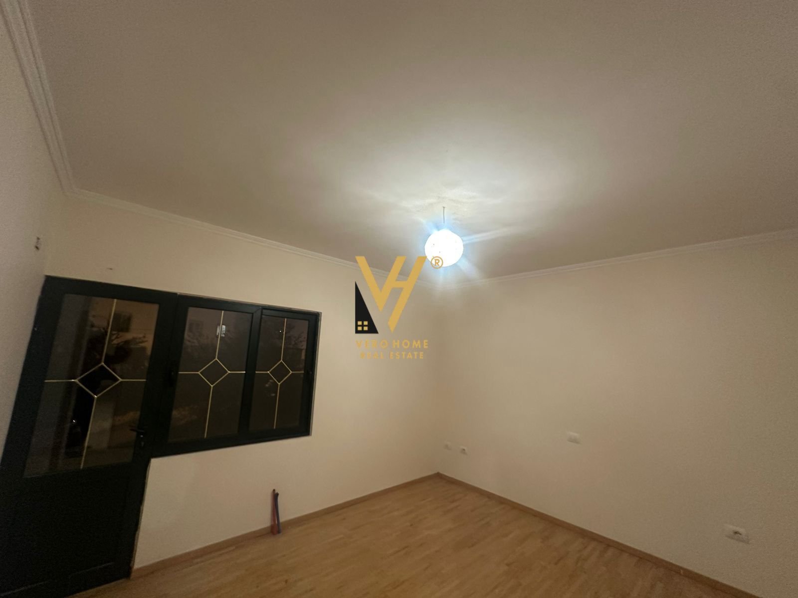 GODINE 456 M2 TE LIQENI I THATE 1.240.000 EURO