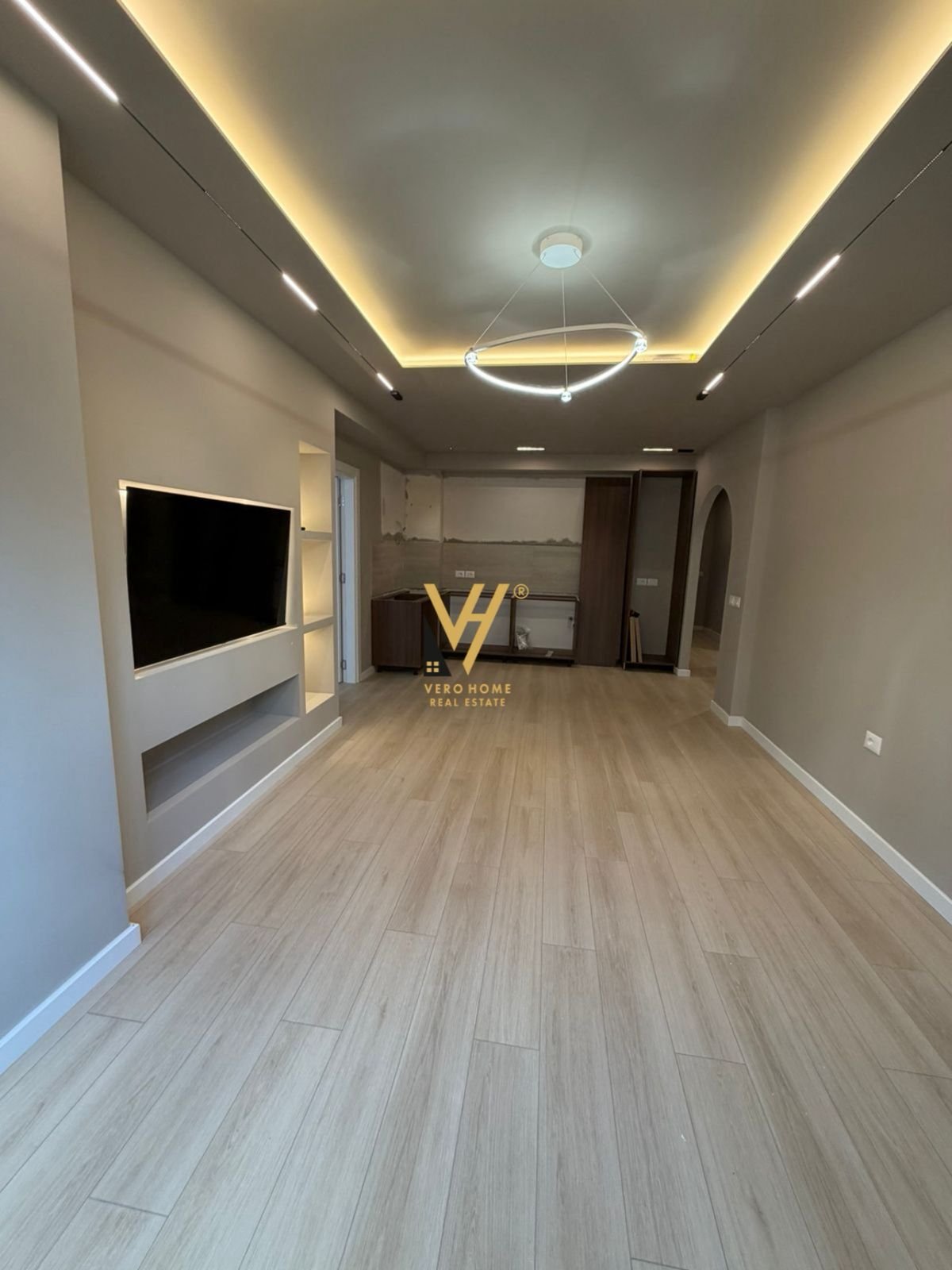 2+1+2 TE KOMUNA PARISIT 275.000 EURO