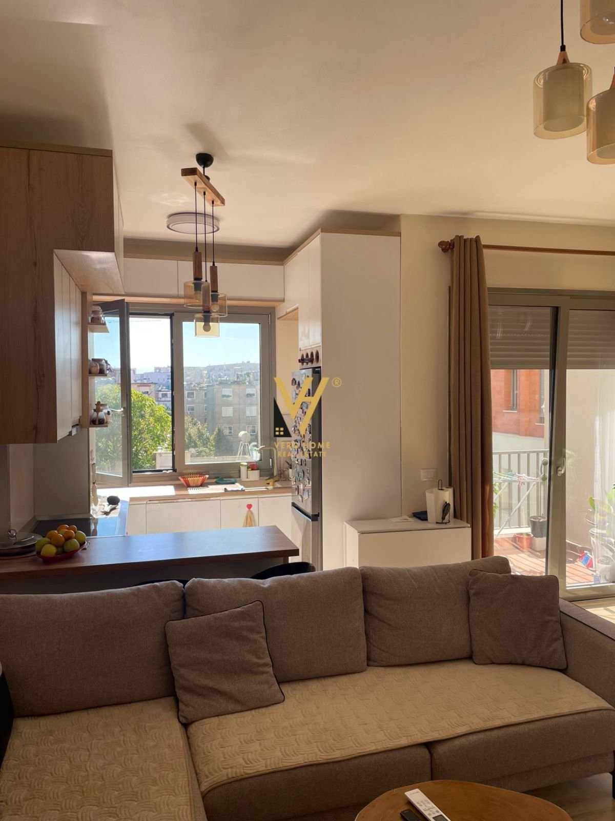 2+1+2+BLK ME QIRA NE PORCELAN 75.000 LEKE