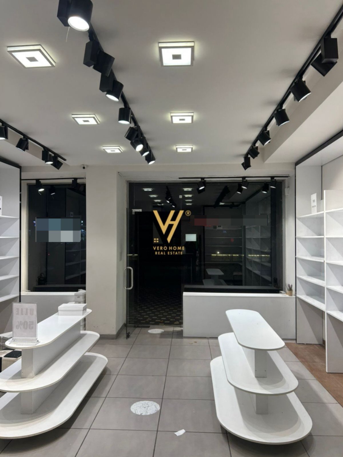 DYQAN 56 M2 ME QERA TE RRUGA E DURRESIT 1.800 EURO