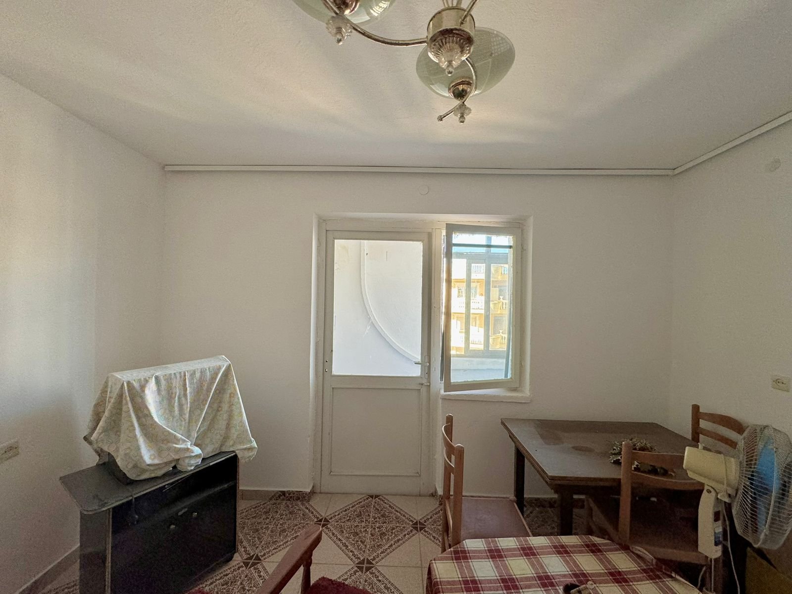 Shitet 2+1 afer stadiumit Kavaje