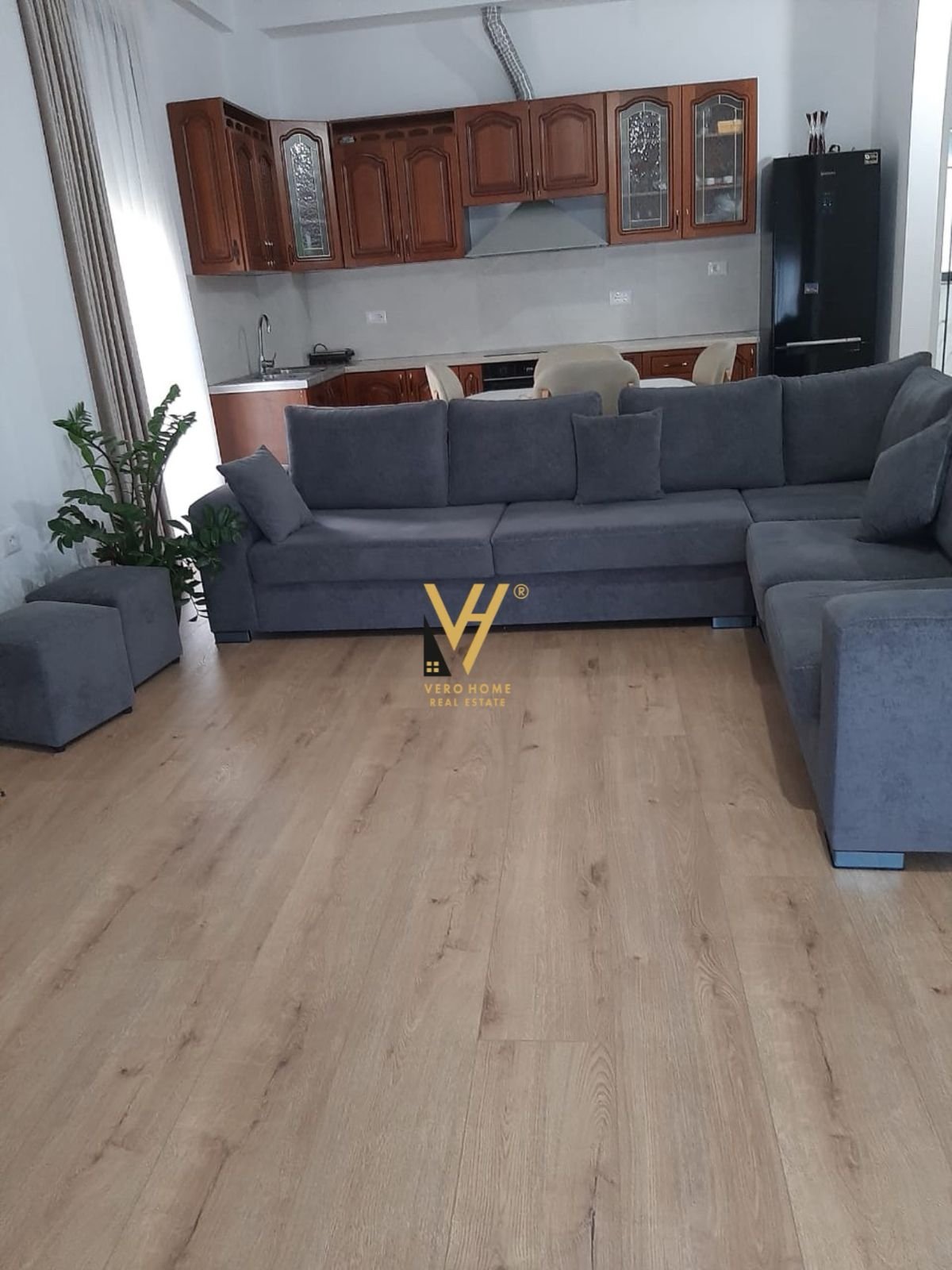 1+1+BLK ME QERA NE LUNDER 450 EURO