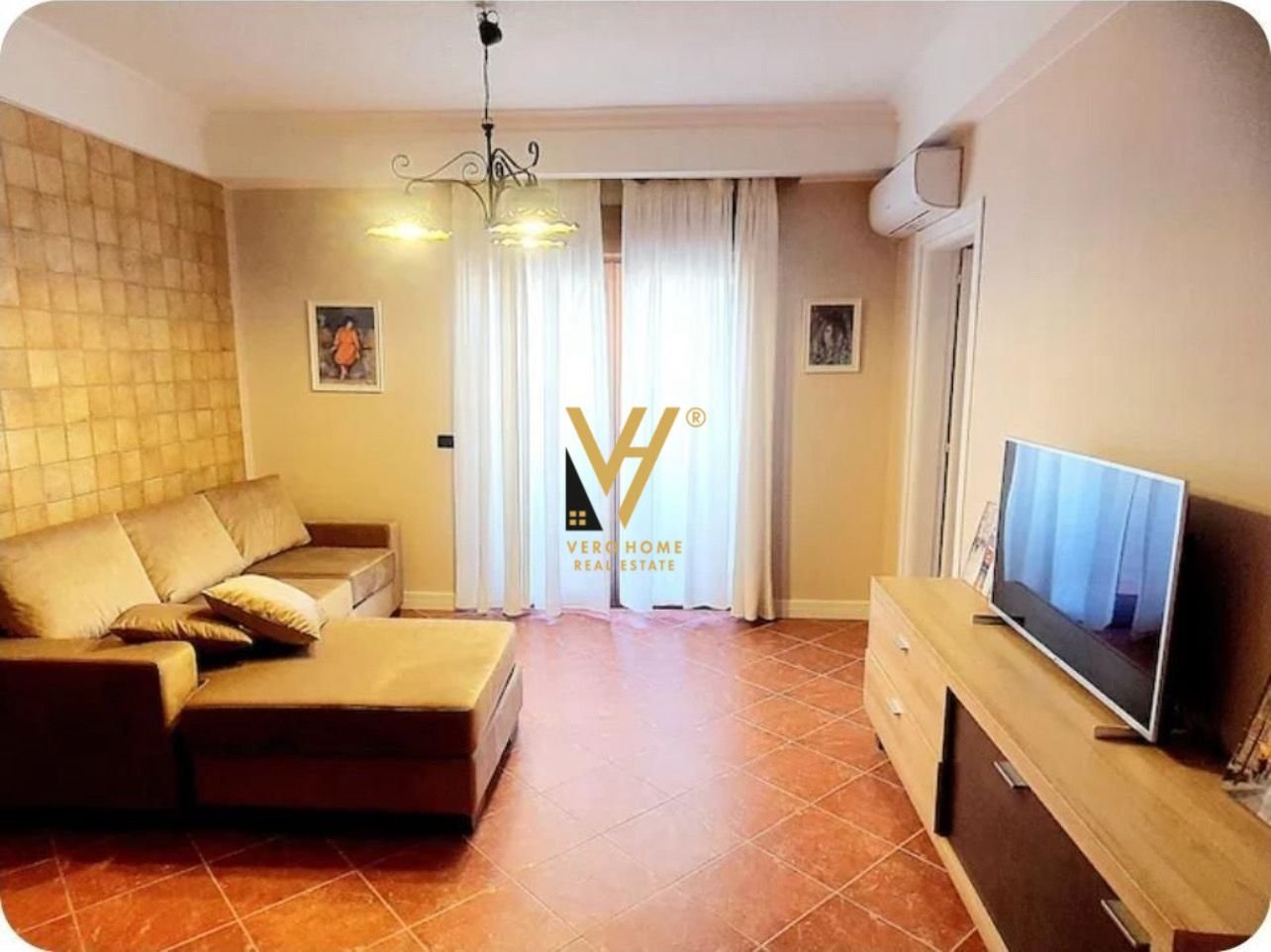 1+1 DHE GARSIONERE NE QENDER 315.000 EURO