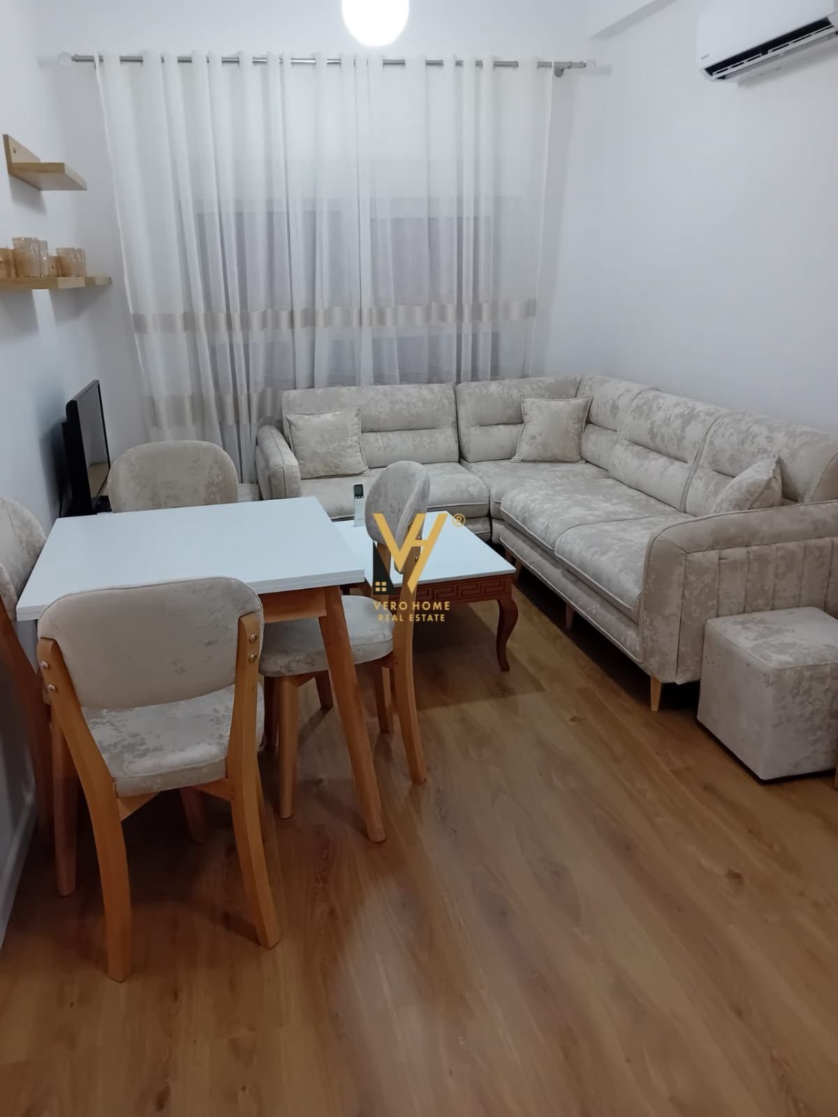 JEPET APARTAMENT 1+1 ME QIRA TE ALI DEMI 450 EURO