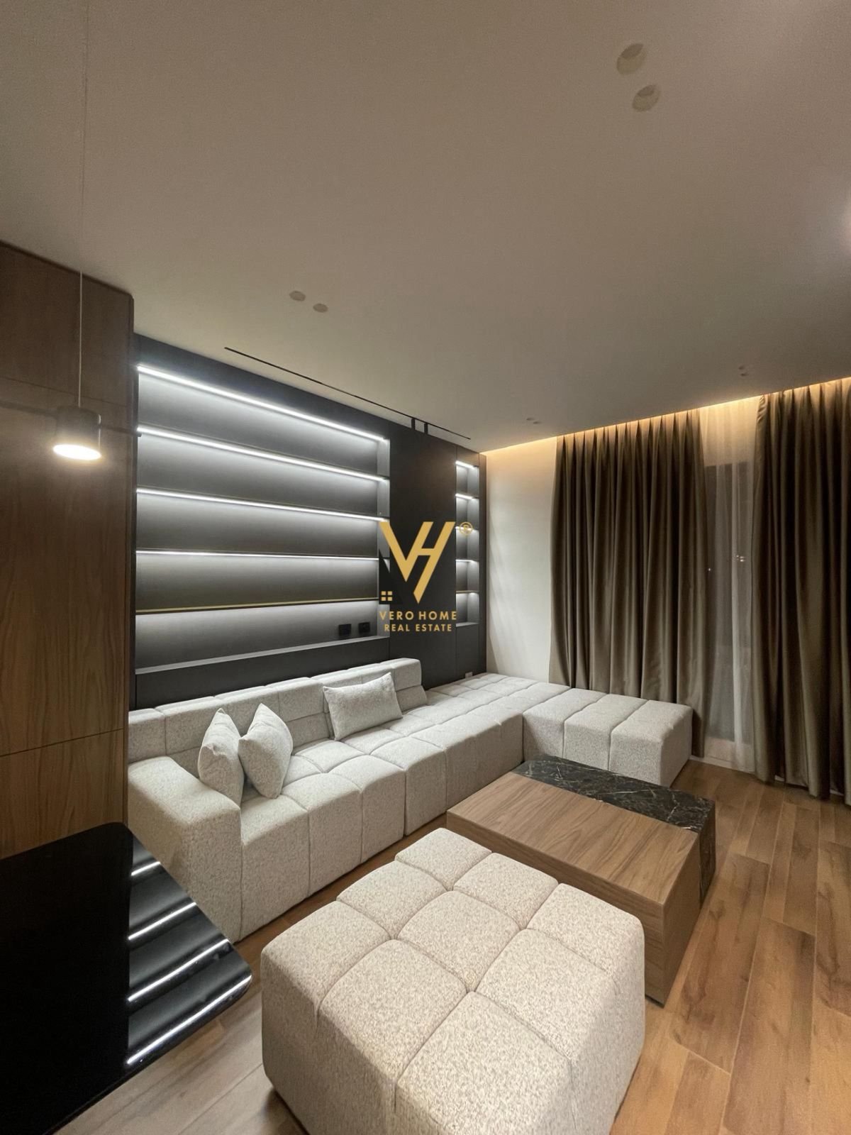 1+1 ME QIRA TE RRUGA E KAVAJES, SQUARE 21 900 EURO