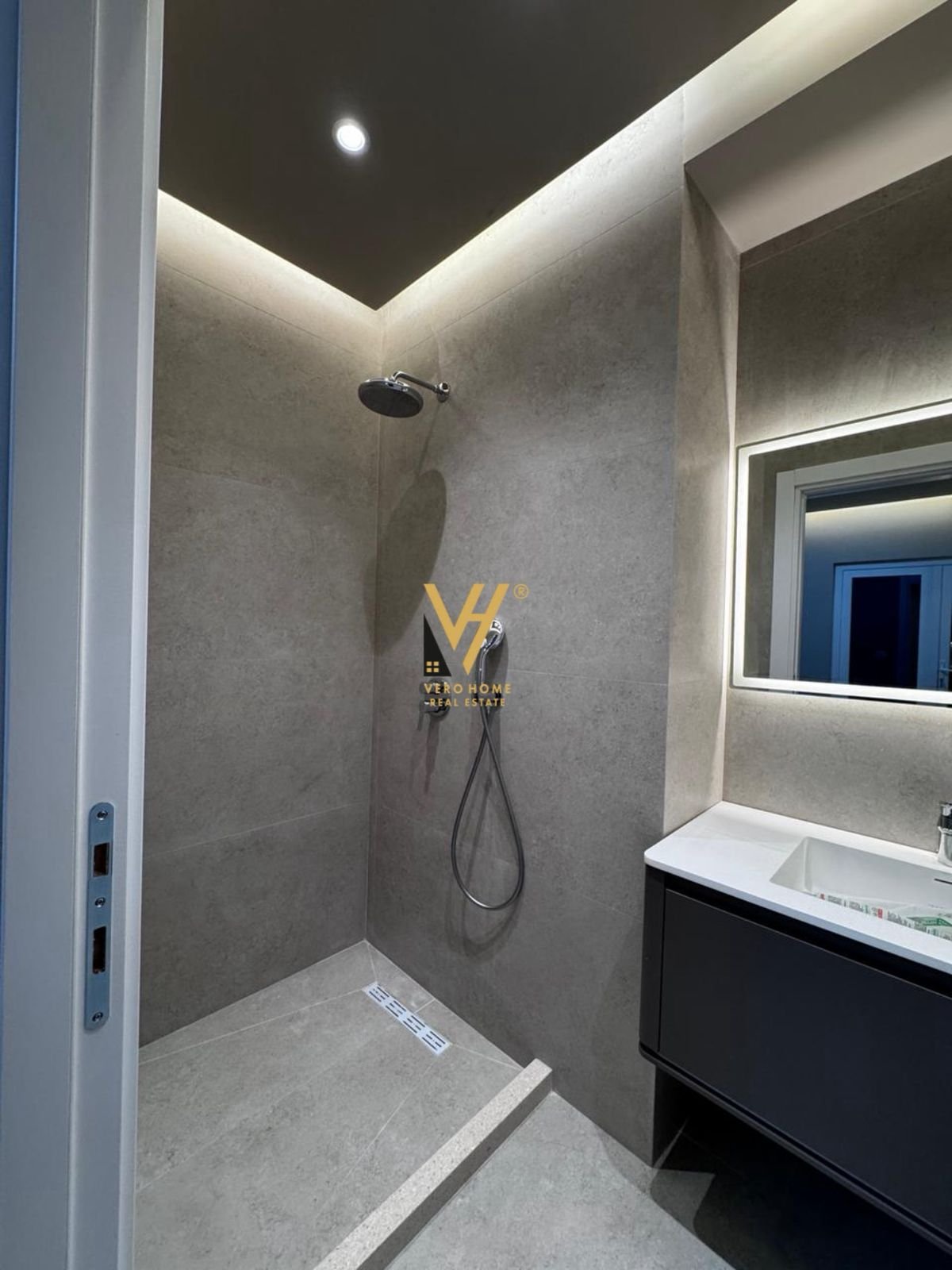 2+1+2+BLK TE KOMUNA PARISIT 275.000 EURO