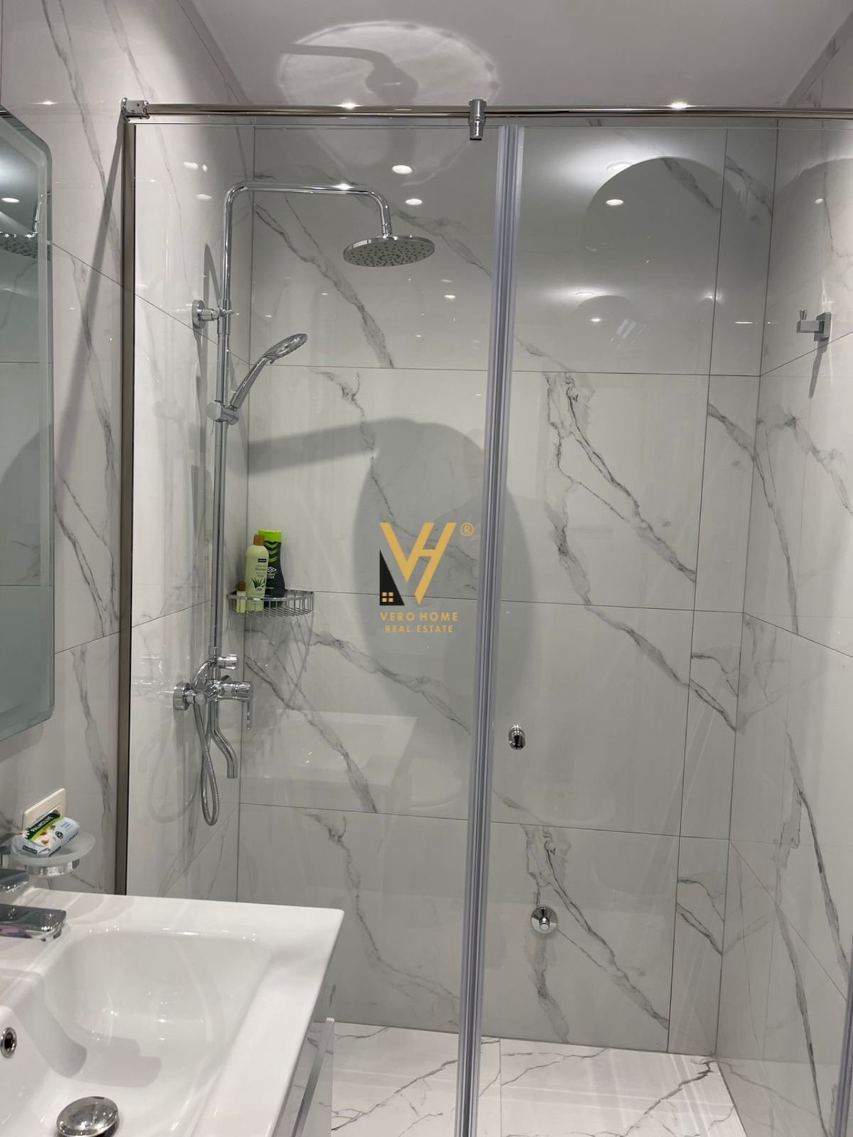 1+1+BLK ME QERA TE RRUGA E KOSOVAREVE 90.000 LEKE