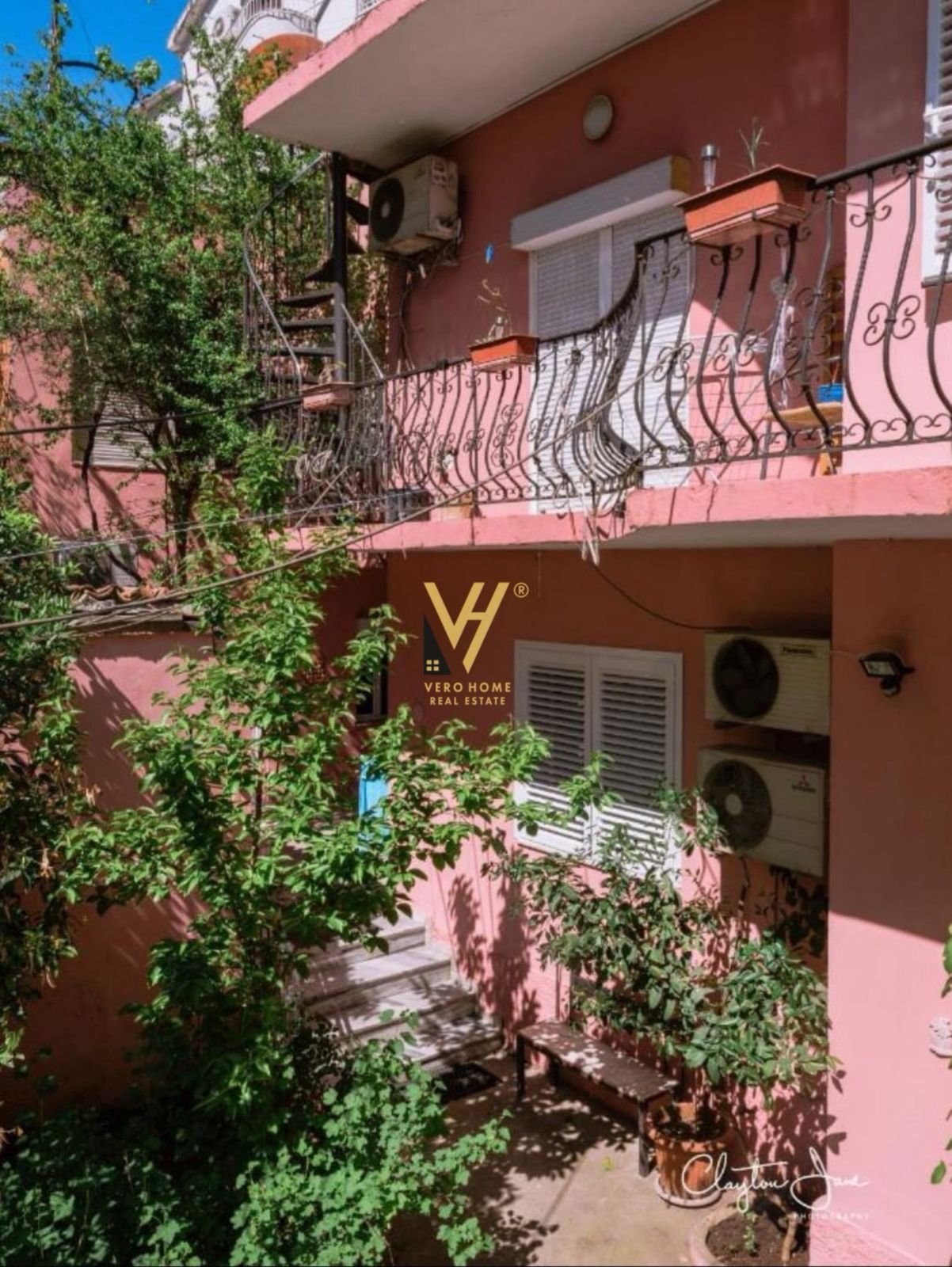 DUPLEX 2+1+2 ME QIRA NE QENDER 800 EURO