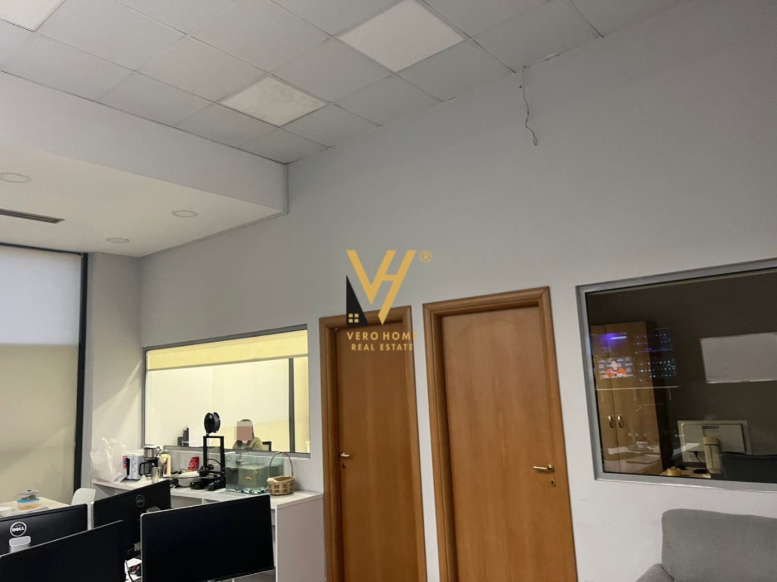 ZYRE 120 M2 ME QIRA TE KOMUNA E PARISIT 1.200 EUR