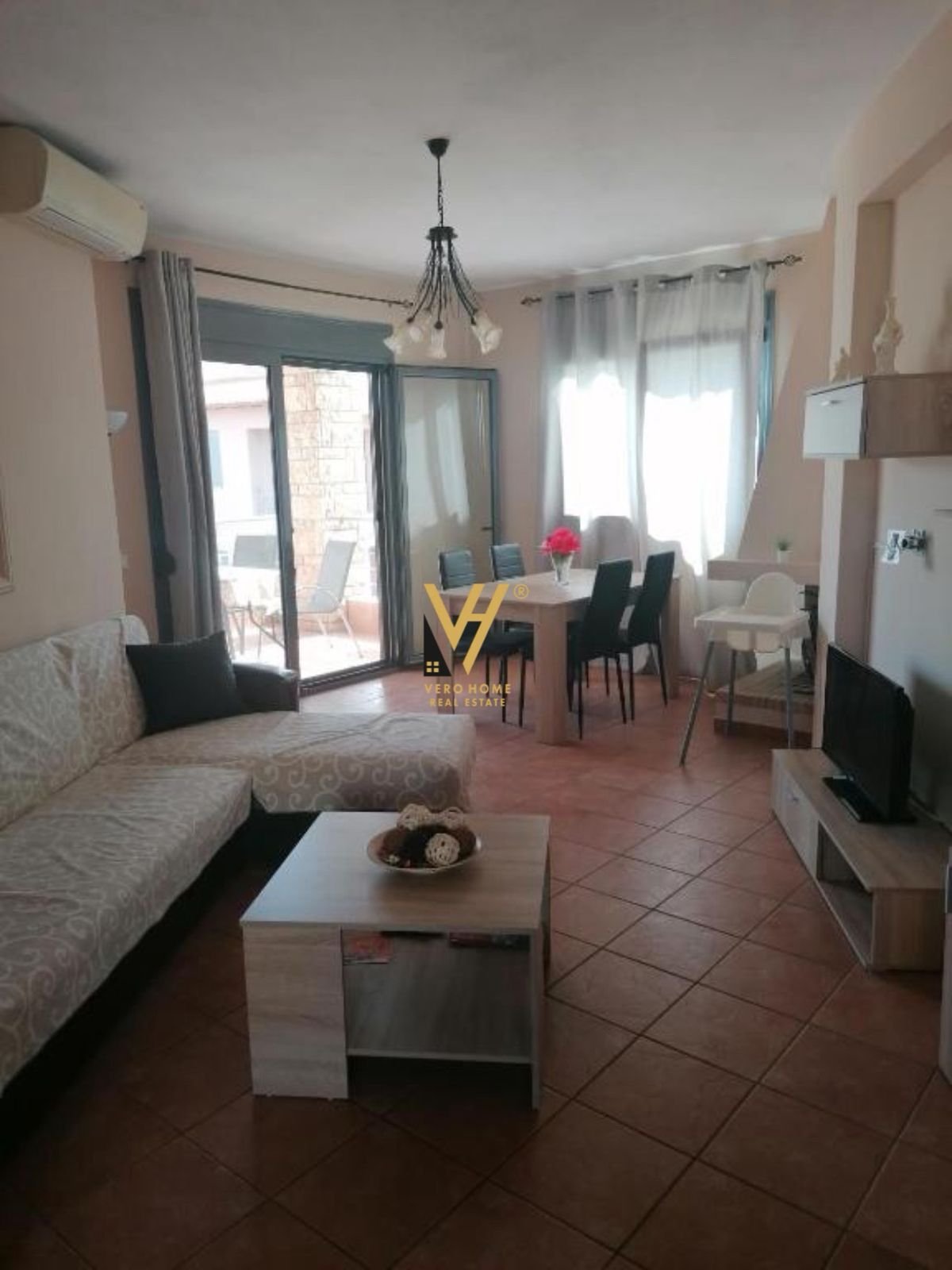 2+1+2 ME QIRA NE ASTIR, KOM FRATARI 50.000 LEKE