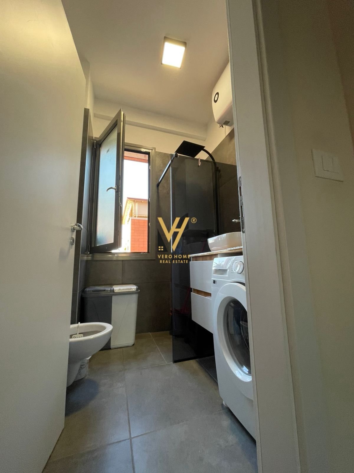 2+1+2+BLK ME QIRA NE PORCELAN 75.000 LEKE