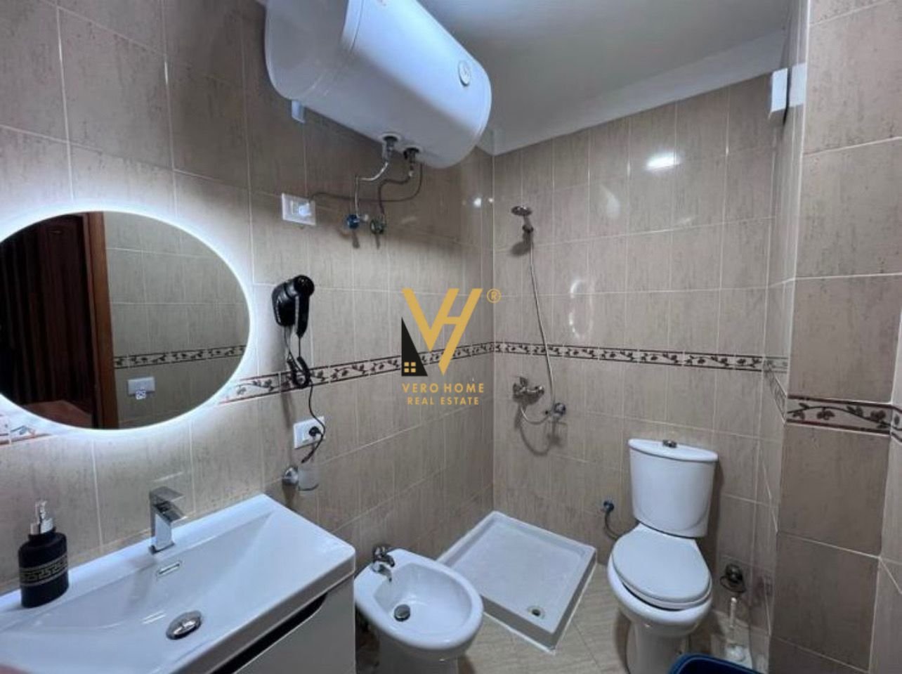 2+1+2+BLK ME QIRA TE KRISTAL CENTER 70.000 LEKE