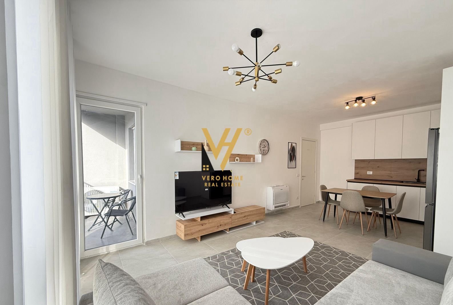 2+1+BLK ME QERA TE UNIVERS CITY 550 EURO