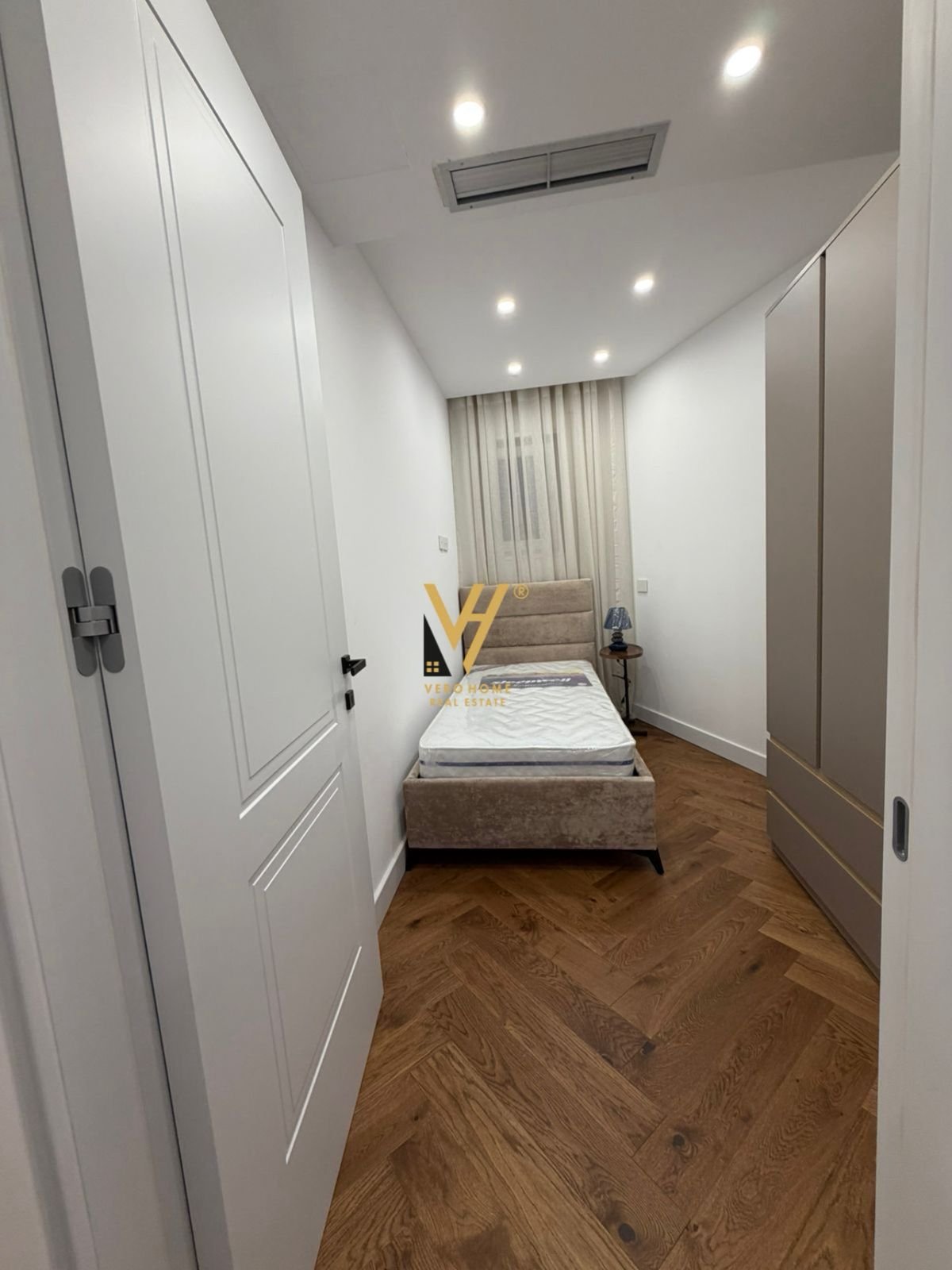 2+1 ME QIRA TE MINE PEZA 1.600 EURO