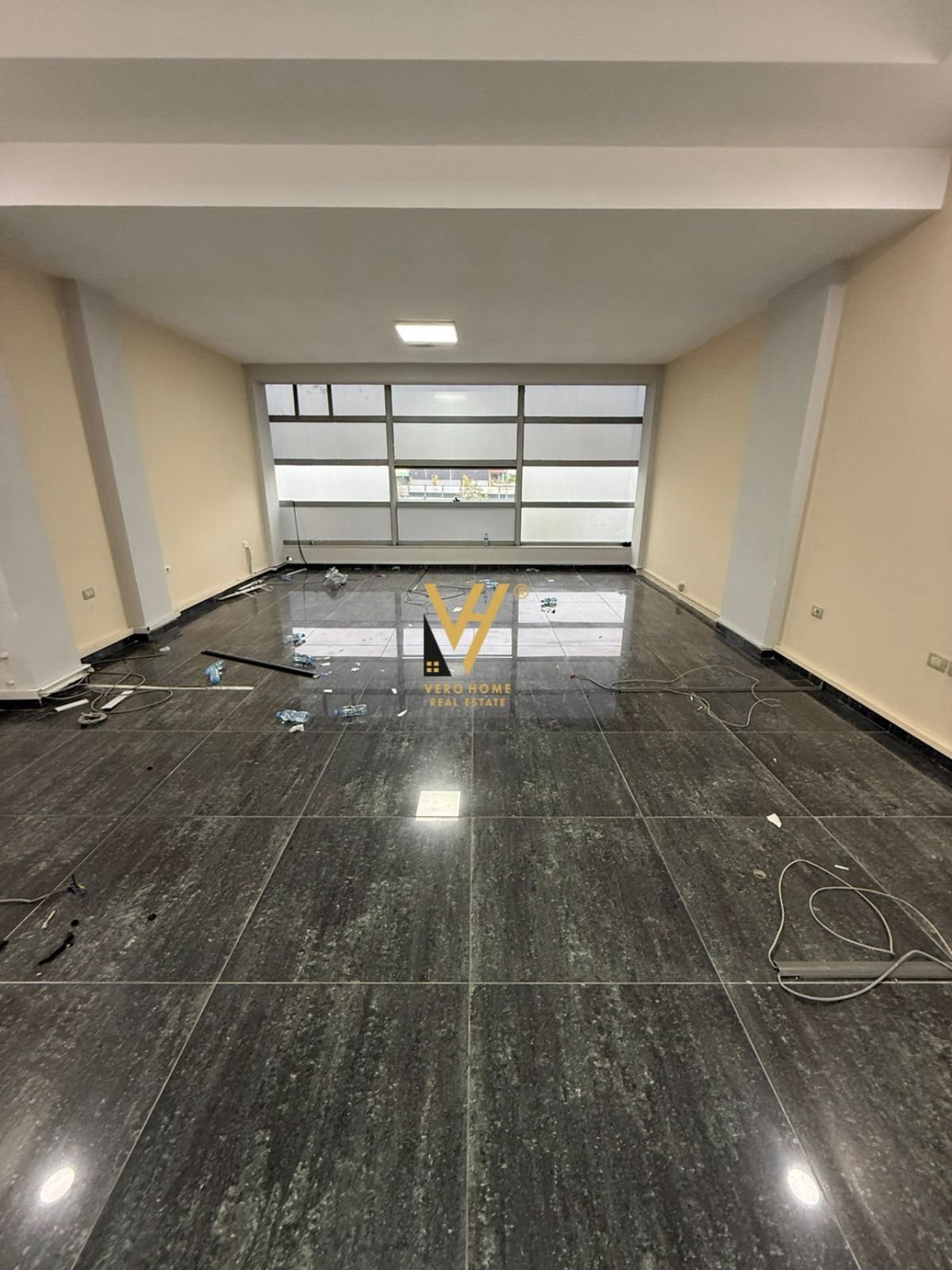 AMBIENT 75 M2 ME QERA NE ASTIR 60.000 LEKE