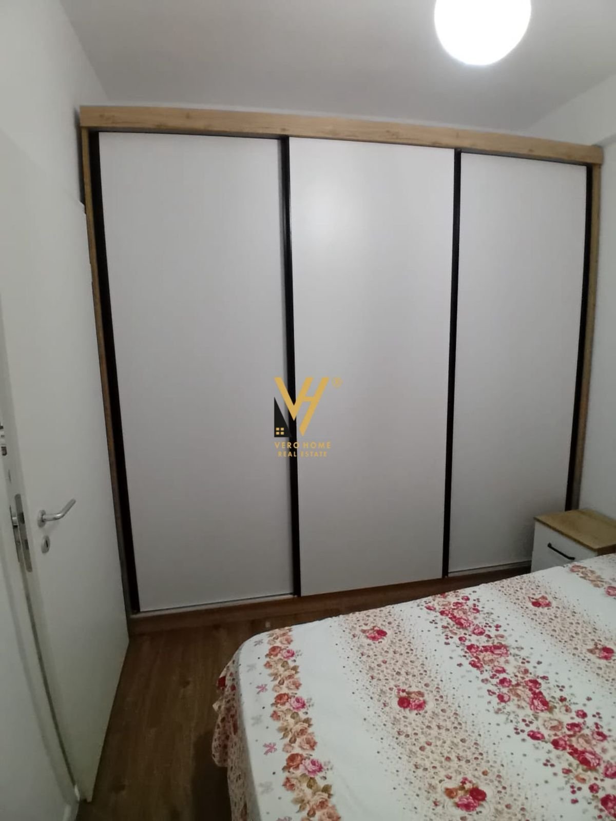 JEPET APARTAMENT 1+1 ME QIRA TE ALI DEMI 450 EURO