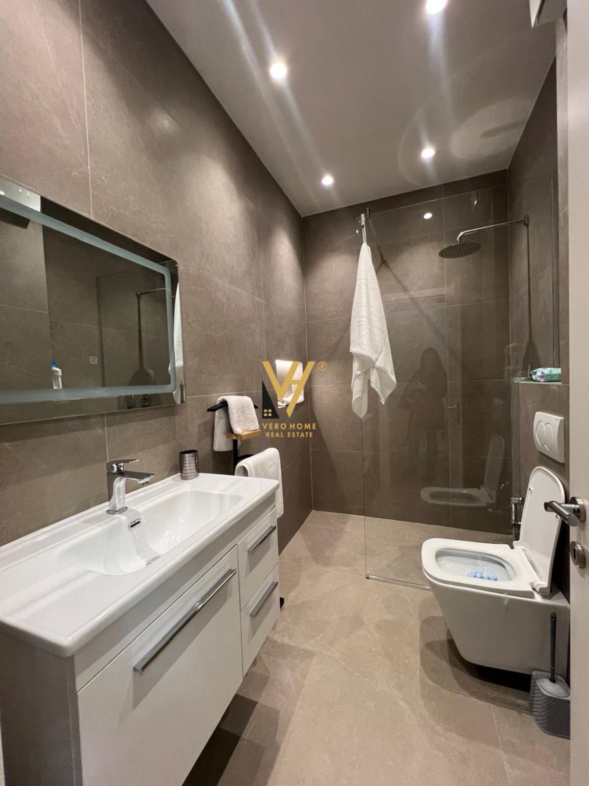 2+1+2+BLK ME QIRA TE KOMUNA E PARISIT 90.000 LEKE