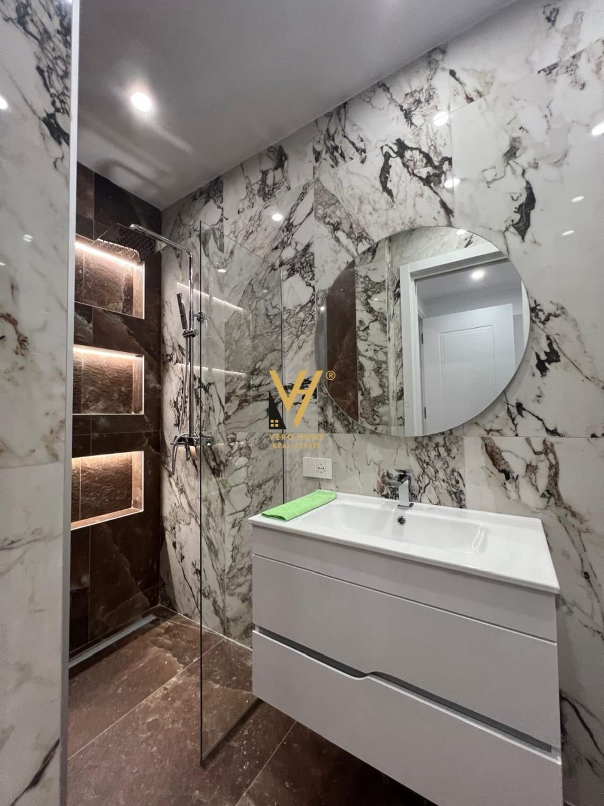 2+1+2+BLK ME QIRA TE RRUGA E DURRESIT 1.200 EURO