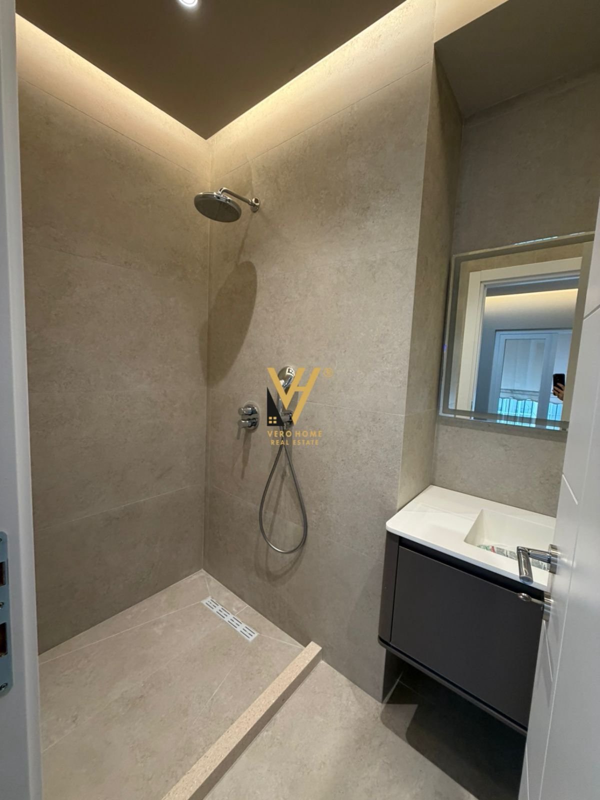 2+1+2 TE KOMUNA PARISIT 275.000 EURO