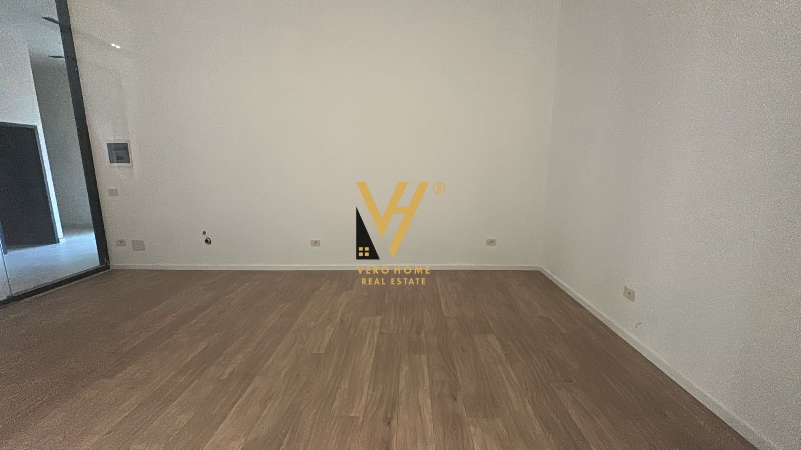 ZYRE 38 M2 ME QERA TE MINE PEZA 800 EURO