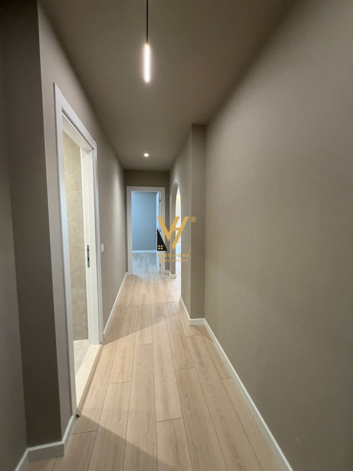 2+1+2 TE KOMUNA PARISIT 275.000 EURO