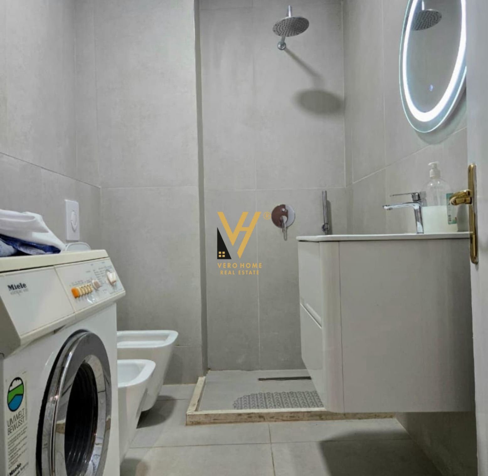 2+1+BLK ME QIRA TE KOMUNA E PARISIT 850 EURO