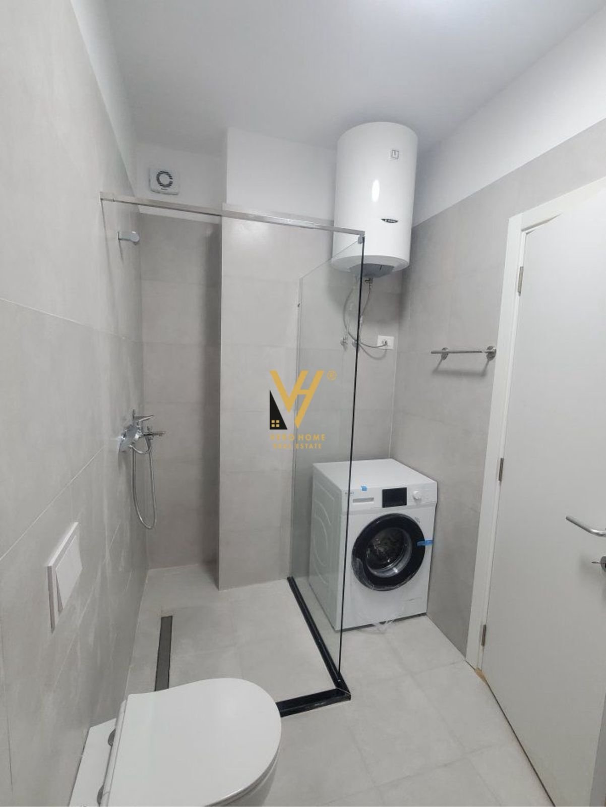 2+1+2+2BLK ME QERA TE LIQENI I THATE 1.300 EURO