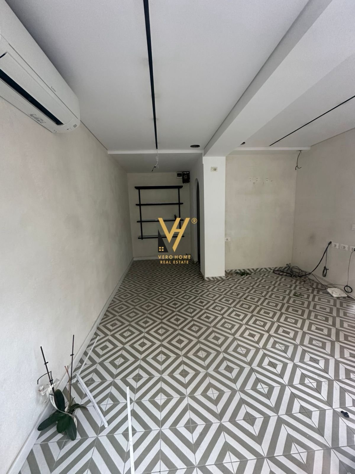 DYQAN 20 M2 ME QERA NE BLLOK 600 EURO