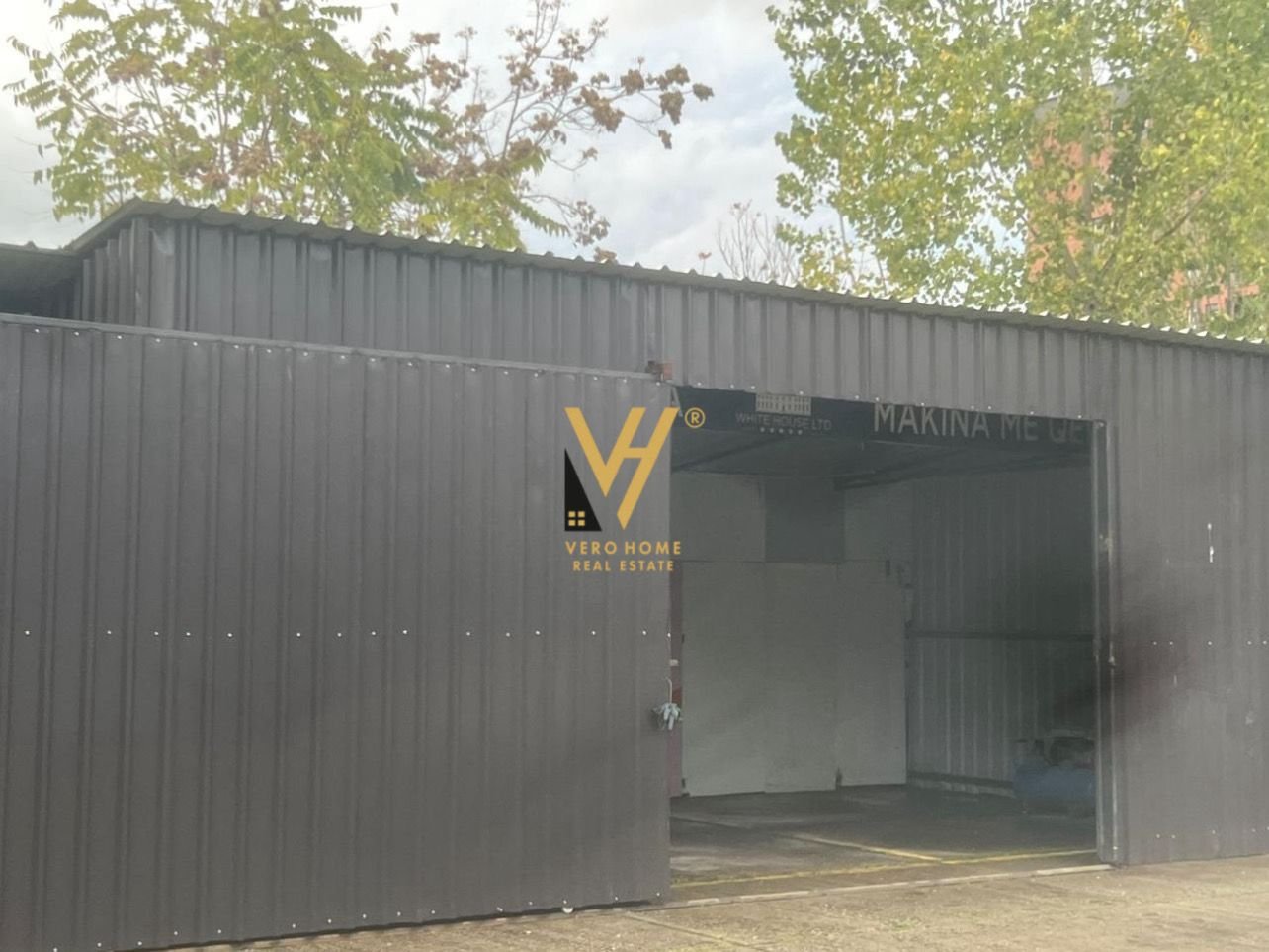 MAGAZINE 1.060 M2 ME QERA TE 5 MAJI 80.000 LEKE