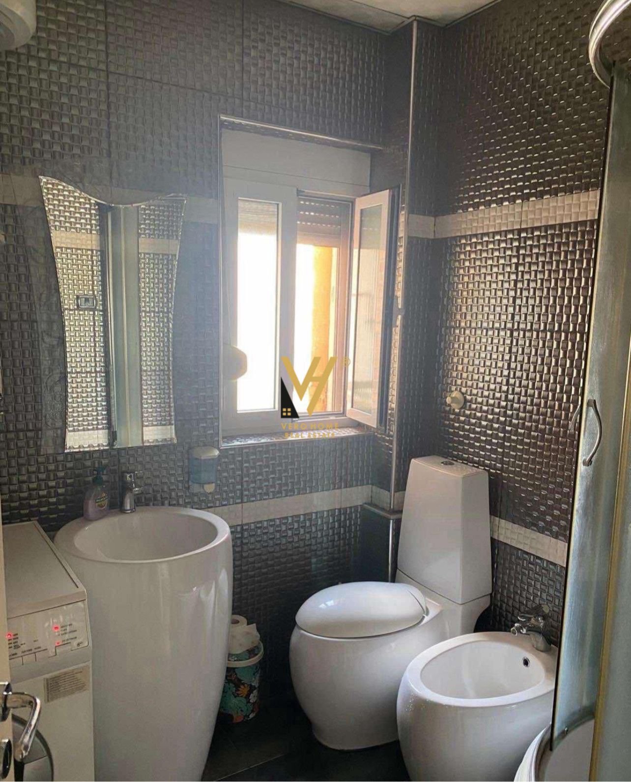 1+1 ME QERA TE RRUGA E DURRESIT 50.000 LEKE