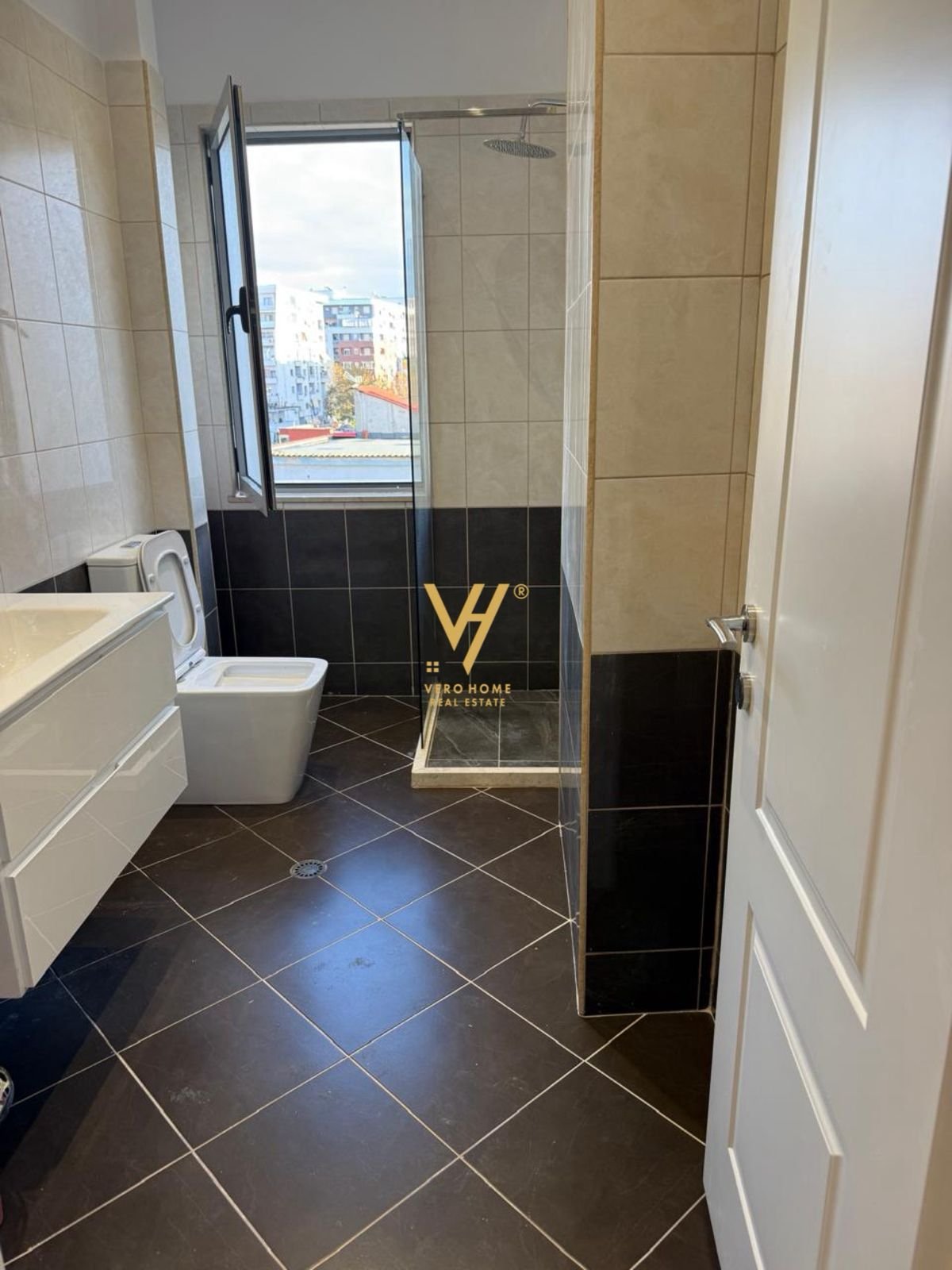 1+1 TE VILA L, ASTIR 88.000 EURO