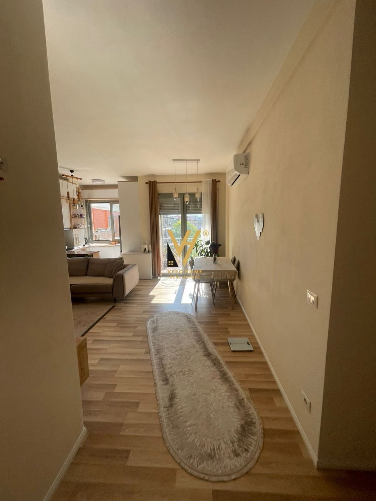 2+1+2+BLK ME QIRA NE PORCELAN 75.000 LEKE