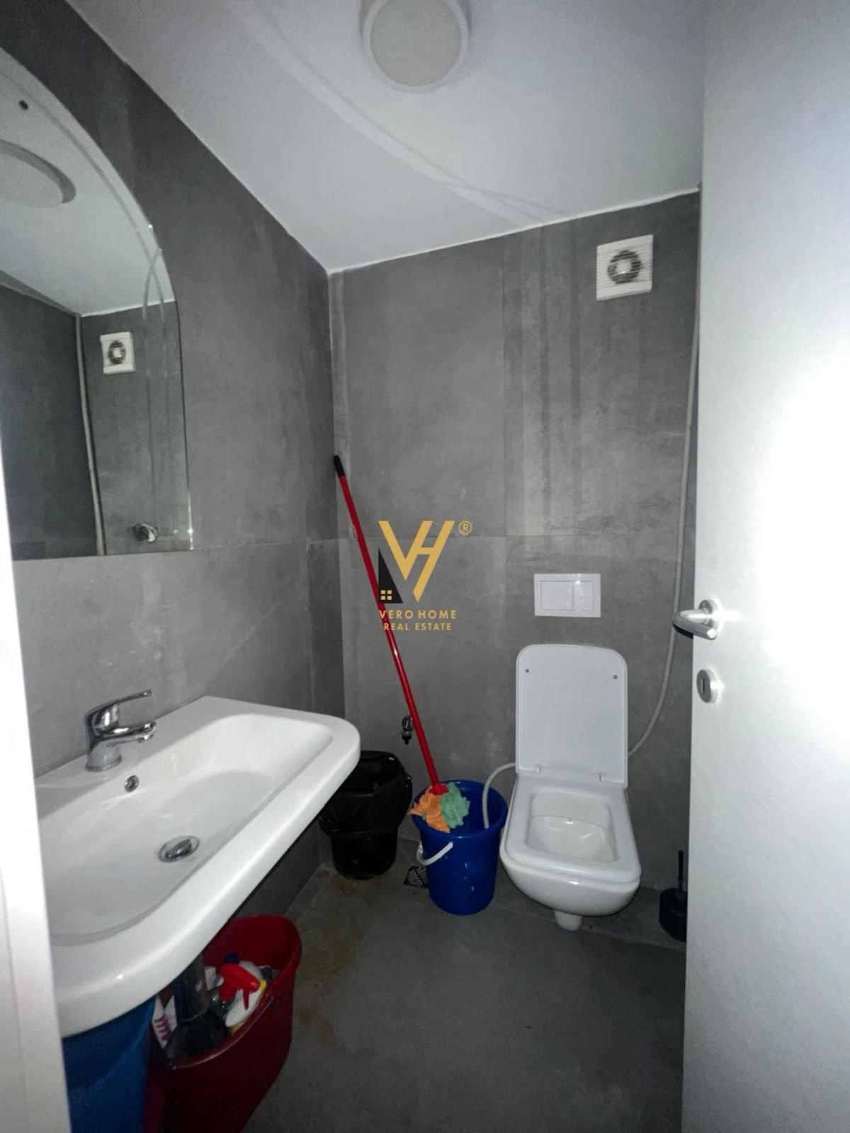 DYQAN 90 M2 ME QIRA TE STADIUMI DINAMO 180.000 LEK