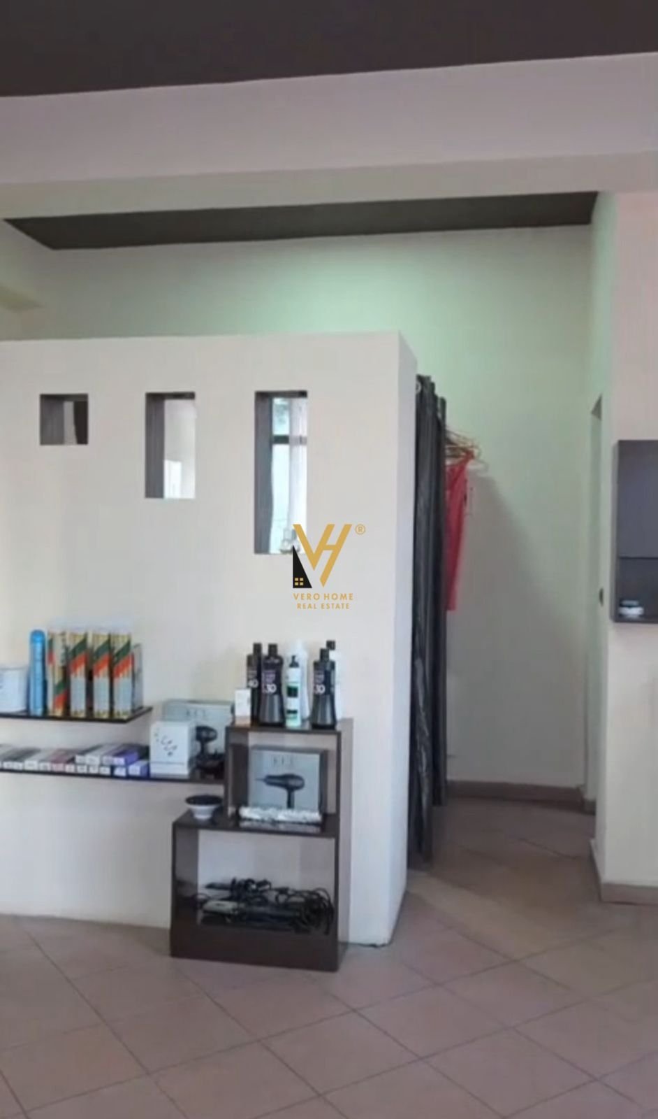 ZYRE 45 M2 TE RRUGA E ELBASANIT 65.000 LEKE