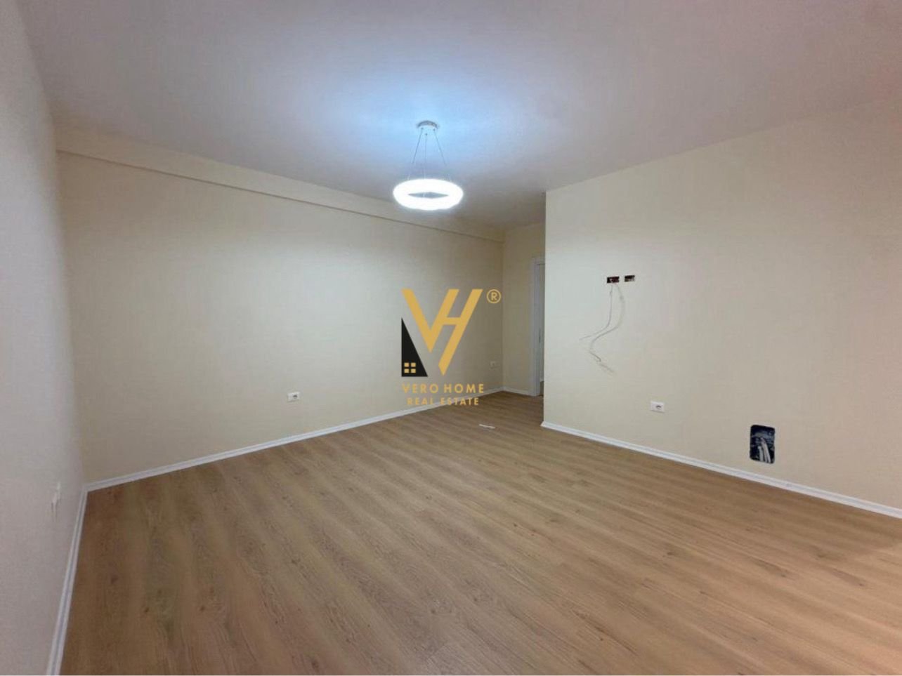 ZYRE 97 M2 ME QERA TE BLV. MIGJENI ASTIR 550 EURO